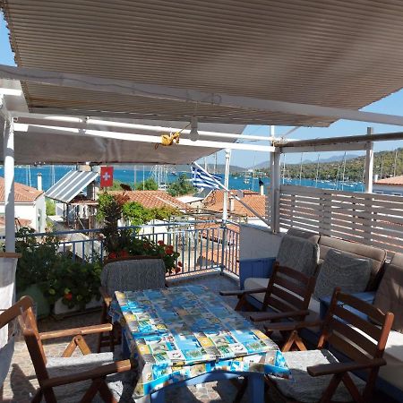 Nikos Rooms And Studios Poros Town Ngoại thất bức ảnh