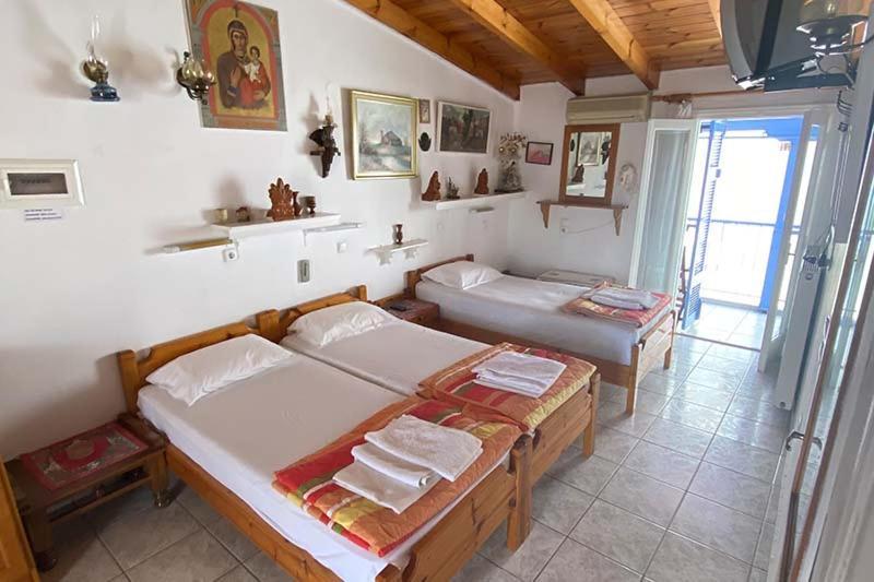 Nikos Rooms And Studios Poros Town Ngoại thất bức ảnh