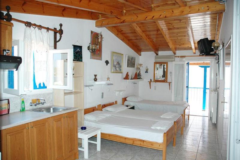 Nikos Rooms And Studios Poros Town Ngoại thất bức ảnh